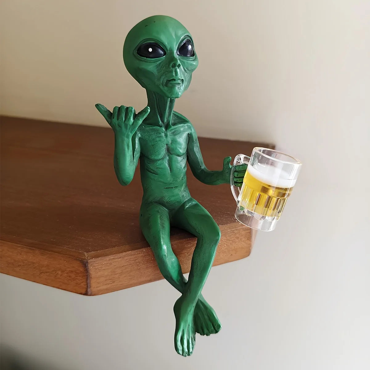 Figura Alien con Cerveza – Decoración Extraterrestre y Divertida
